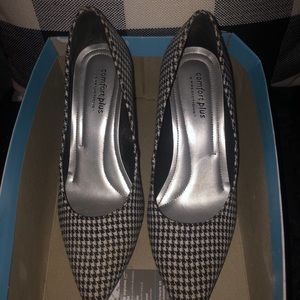 Houndstooth pointed heels